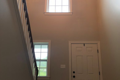 Example of a minimalist entryway design in Philadelphia