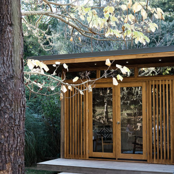 Studio Uno: Backyard Prefab Office
