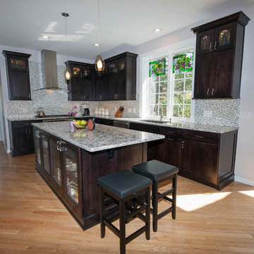 Dura Supreme Kitchen with a Contemporary Flair
