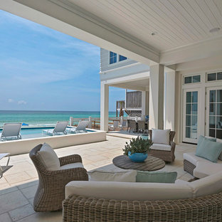 マイアミの大きいオーダーメイドビーチスタイルのおしゃれなプールの写真