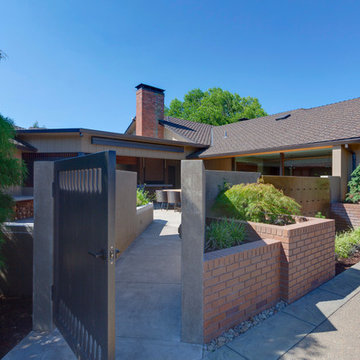 Santiam Private Patio Entrance