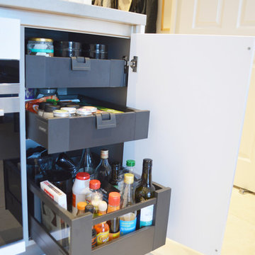 White Handleless Kitchen in Putney