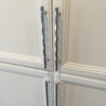 Kitchen Hardware - a modern cleat look