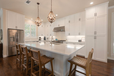 Example of a kitchen design in Dallas