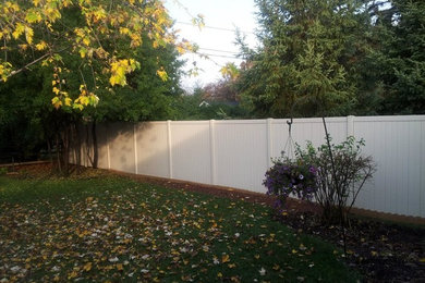 Inspiration for a landscaping in Milwaukee.