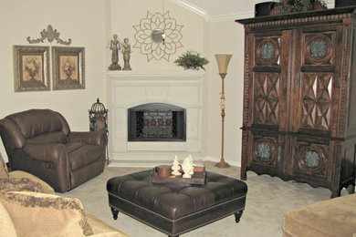 Living room - traditional living room idea in Houston