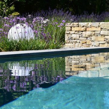 Transformation, rénovation et agrandissement d’une piscine contemporaine