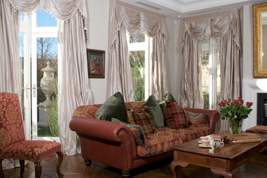 Inspiration for a traditional living room in Melbourne.