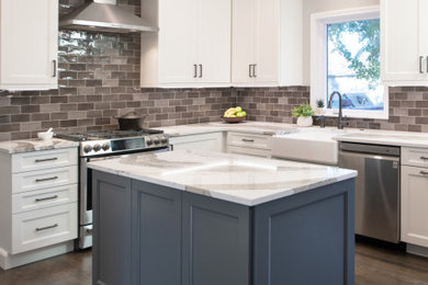 Kitchen - mid-sized contemporary kitchen idea in Kansas City