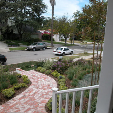West Los Angeles Bungalow with Drought Tolerant Landscape