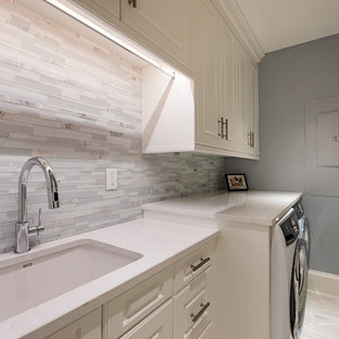 他の地域のトロピカルスタイルのおしゃれなランドリールームの写真