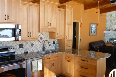Kitchen - farmhouse kitchen idea in Portland Maine