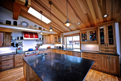 Kitchen - contemporary kitchen idea in Seattle