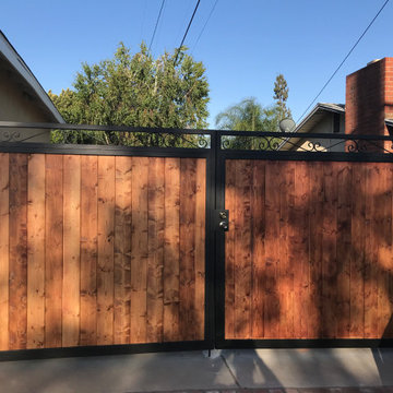Swing Gate (Wood + Iron)