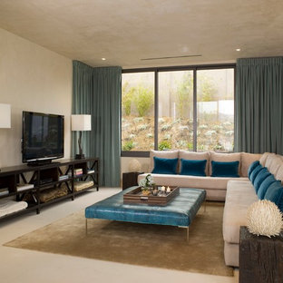 Modelo de salón contemporáneo con paredes beige y televisor independiente