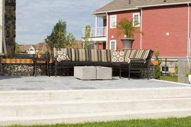 Photo of a contemporary landscaping in Toronto.