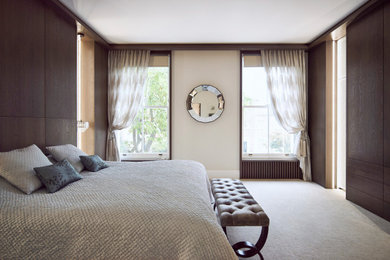 ロンドンにあるコンテンポラリースタイルのおしゃれな寝室のレイアウト