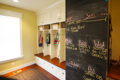 Inspiration for a modern basement remodel in Chicago