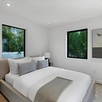 Contemporary Home - 12