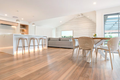 Design ideas for a beach style dining room in Gold Coast - Tweed.