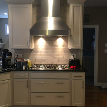 Modern Kitchen Remodel Done With New Portable Kitchen Island