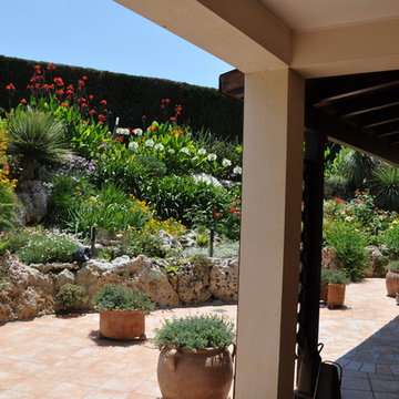 giardino con piscina