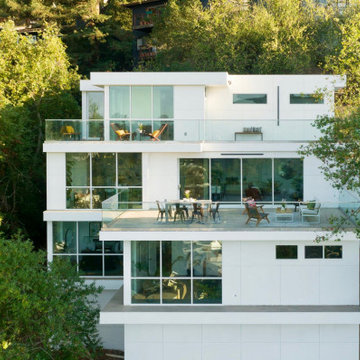 The Oakland Skyline Jewel: A Modern Tri-Level Transformation