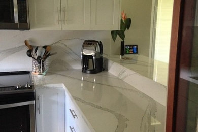 Elegant kitchen photo in Hawaii