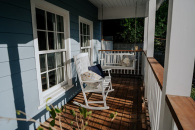 Transitional porch idea in Los Angeles