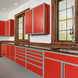 Haine's Garage - Garage And Tool Storage