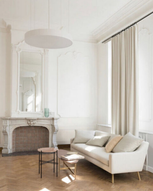 Should curtains cover this entire wall?