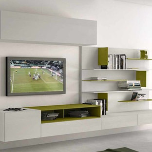 Bild på ett stort funkis allrum med öppen planlösning, med betonggolv, en väggmonterad TV och vitt golv