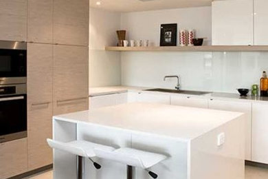 This is an example of a modern kitchen in Melbourne.