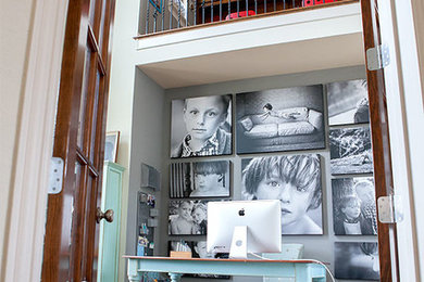 Example of a transitional home design design in Dallas