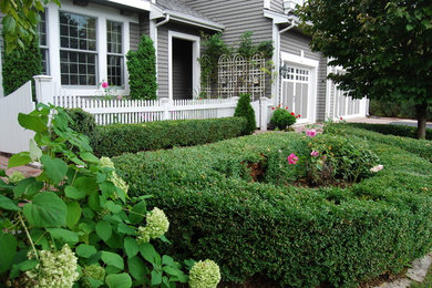 Design ideas for a traditional landscaping in Minneapolis.