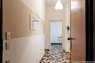 Ispirazione per un ingresso o corridoio stile shabby con pareti beige