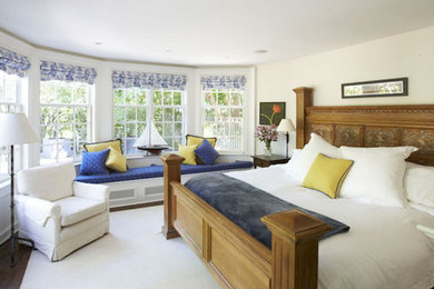 Bedroom - traditional dark wood floor bedroom idea in Toronto with beige walls