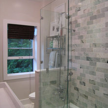 Lake Dr - 3rd floor bath