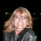 Julie Izards foto