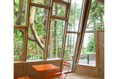 Example of a minimalist sunroom design in Portland