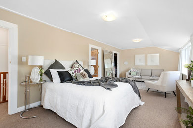 Design ideas for a traditional bedroom in Auckland.