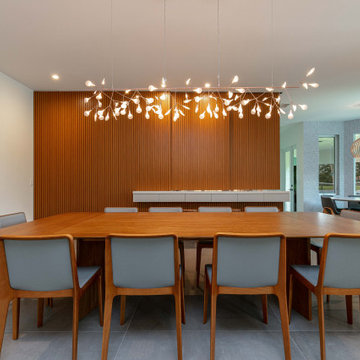 Slatted Elegance: A Seamless Kitchen & Dining Experience