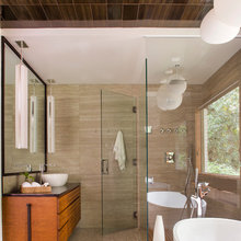 Bond bathroom