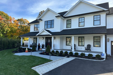 Cottage exterior home idea in New York