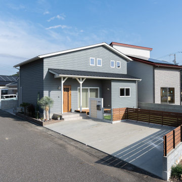 大きな吹き抜けがポイント！海が似合う「カリフォルニアスタイル」の半平屋