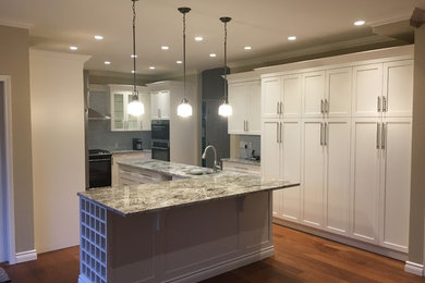 Kitchen - contemporary kitchen idea in Vancouver