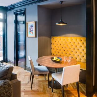 Свежая идея для дизайна: гостиная-столовая в классическом стиле с серыми стенами и паркетным полом среднего тона - отличное фото интерьера