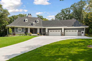 Transitional exterior home idea in Minneapolis