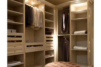 Closet photo in Miami