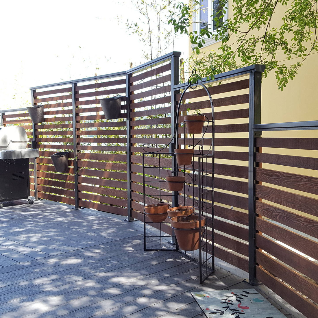 Waterfront Deck Living - Custom Privacy Screeninghangi